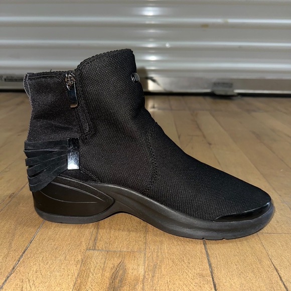 Bzees Mojo Ankle Boots Womens Size 8.5 Black Comfortable Arch Support Side Zip - Picture 7 of 11
